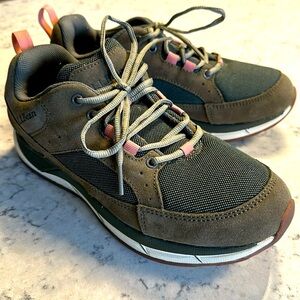 LL Bean Women's walking/hiking shoes
Excellent condition! Size 8.5